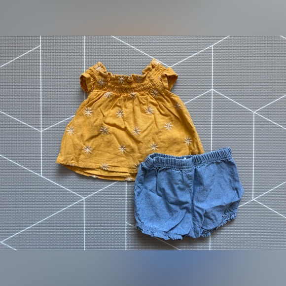 Old Navy|Baby girl summer set,mustard Yellow Daisy Embroidered Top & denim Short - Picture 2 of 6
